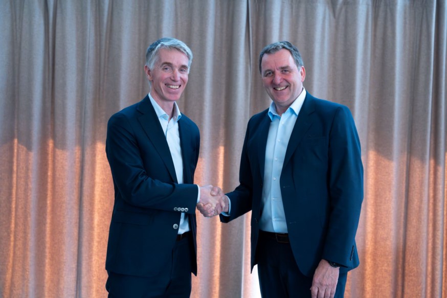 Espen Eriksen, administrerende banksjef i Selbu Sparebank og Arne Martin Laukvik, administrerende banksjef i Hegra Sparebank