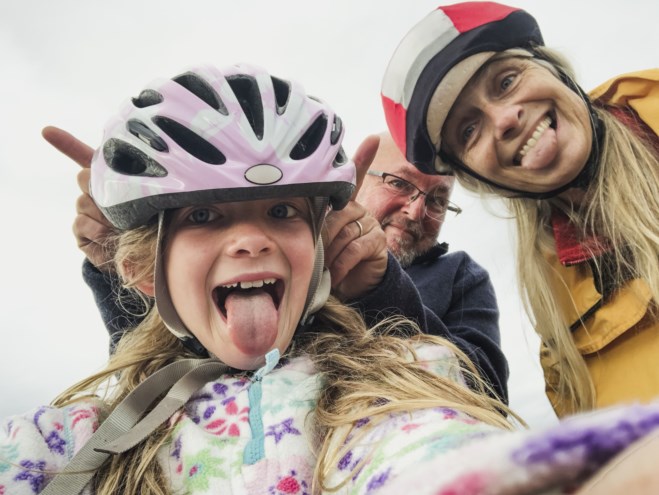 Familie på sykkeltur